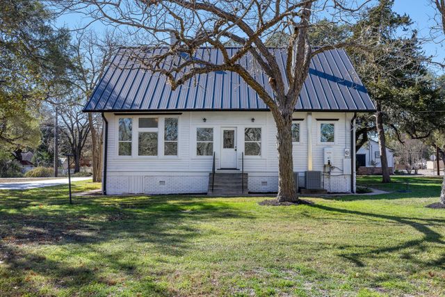 452 N Jackson Street, La Grange, TX 78945