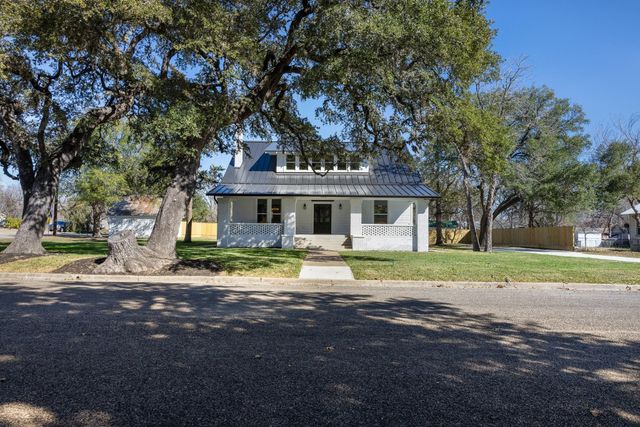 452 N Jackson Street, La Grange, TX 78945