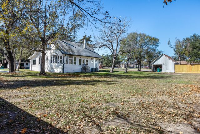 452 N Jackson Street, La Grange, TX 78945