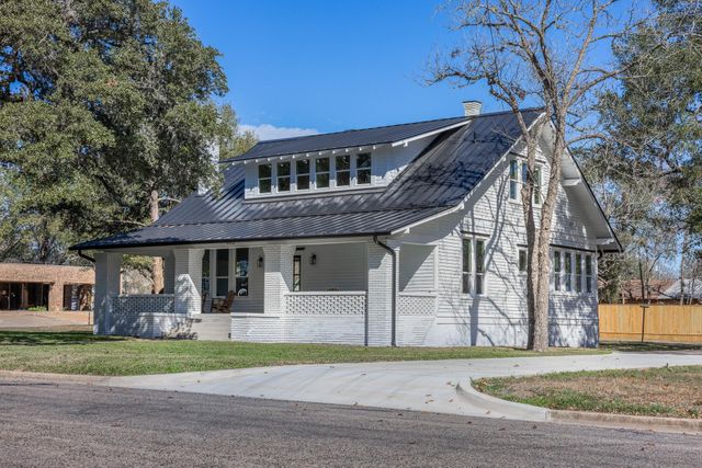 452 N Jackson Street, La Grange, TX 78945