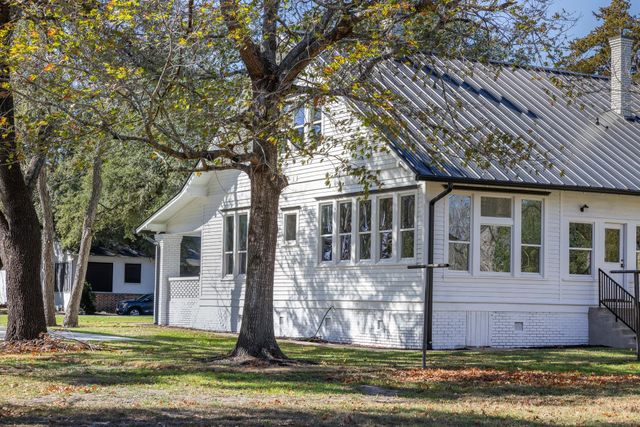 452 N Jackson Street, La Grange, TX 78945