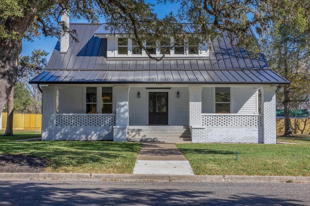 452 N Jackson Street, La Grange, TX 78945