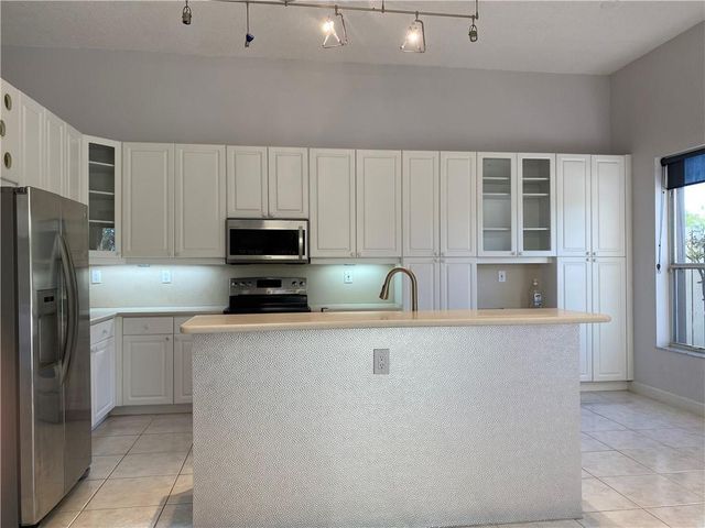 1940 Sweetbay Way, Hollywood, FL 33019