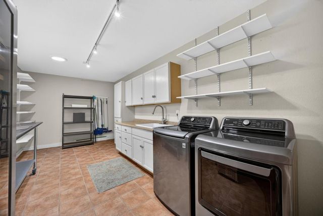 3930 Main St, Fair Oaks, CA 95628