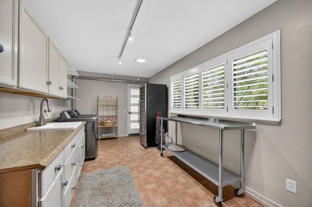 3930 Main St, Fair Oaks, CA 95628
