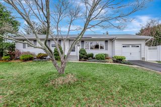 5 Richlee Street, Blue Point, NY 11715