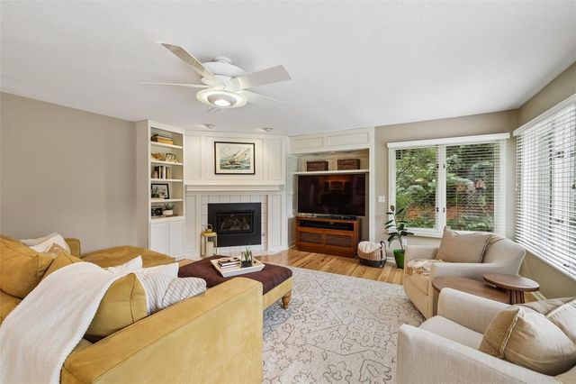 870 SE Walnut Ridge Drive, Waukee, IA 50263