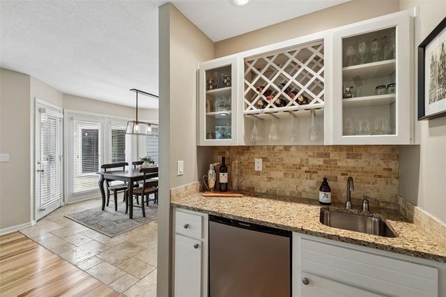 870 SE Walnut Ridge Drive, Waukee, IA 50263