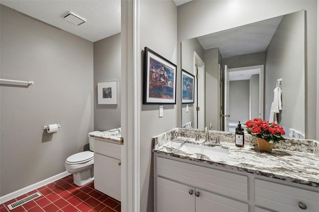 870 SE Walnut Ridge Drive, Waukee, IA 50263