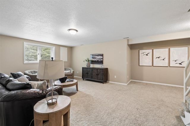 870 SE Walnut Ridge Drive, Waukee, IA 50263