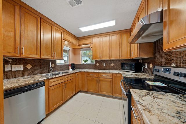 6742 Dusty Lane, Conroe, TX 77306