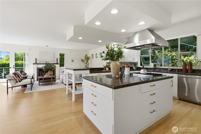 7432 E Mercer Wy, Mercer Island, WA 98040