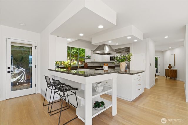 7432 E Mercer Wy, Mercer Island, WA 98040