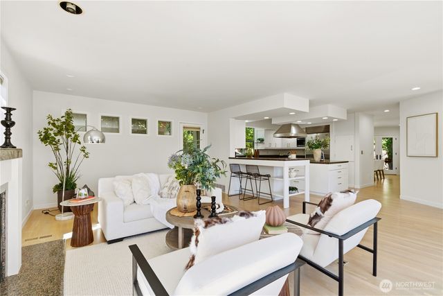 7432 E Mercer Wy, Mercer Island, WA 98040