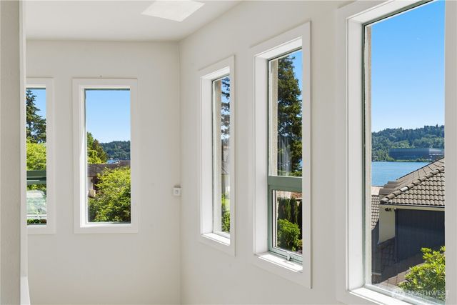 7432 E Mercer Wy, Mercer Island, WA 98040