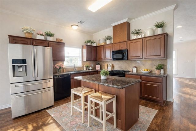 1027 Emerald Dove Avenue, College Station, TX 77845