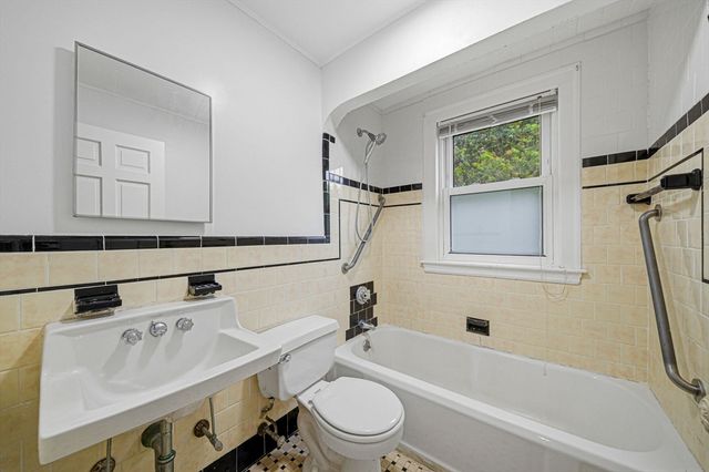 33 Harvard St 2, Arlington, MA 02476