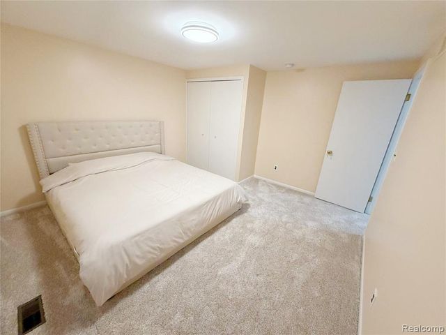30319 Club House Lane, Farmington, MI 48334