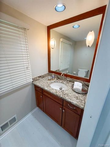 30319 Club House Lane, Farmington, MI 48334