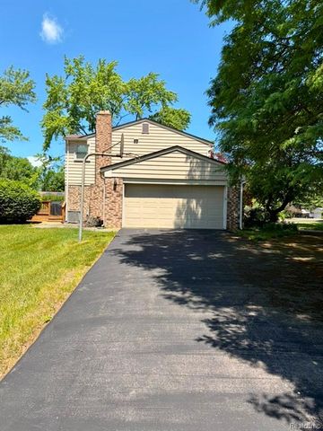 30319 Club House Lane, Farmington, MI 48334