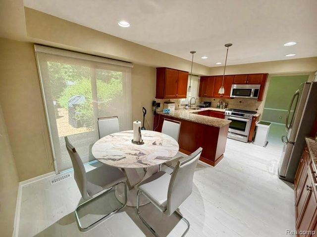 30319 Club House Lane, Farmington, MI 48334