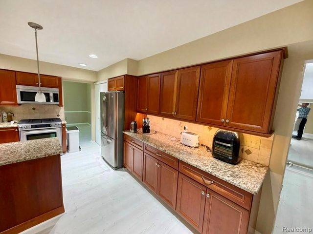 30319 Club House Lane, Farmington, MI 48334