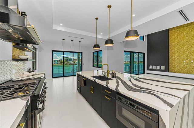 43 DOLPHIN DRIVE, Treasure Island, FL 33706
