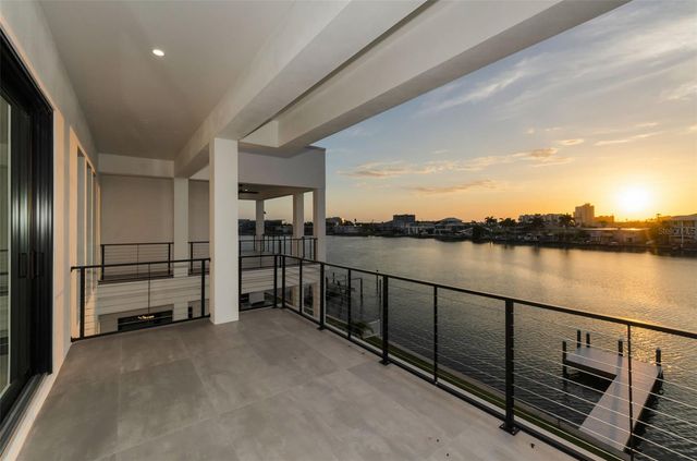 43 DOLPHIN DRIVE, Treasure Island, FL 33706