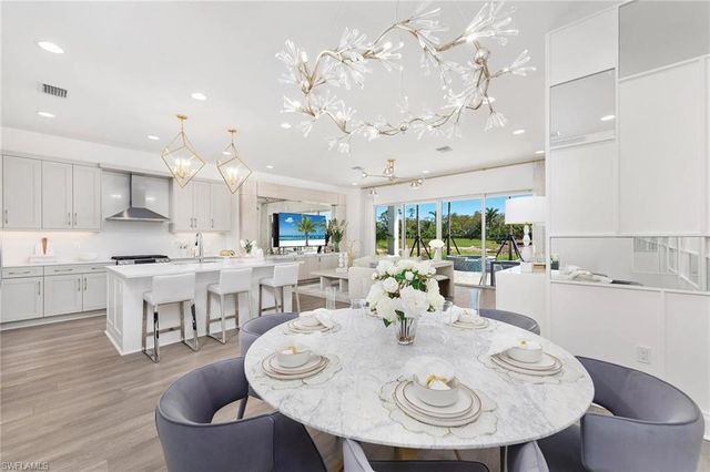 2742 Ridgecrest PL, Naples, FL 34112