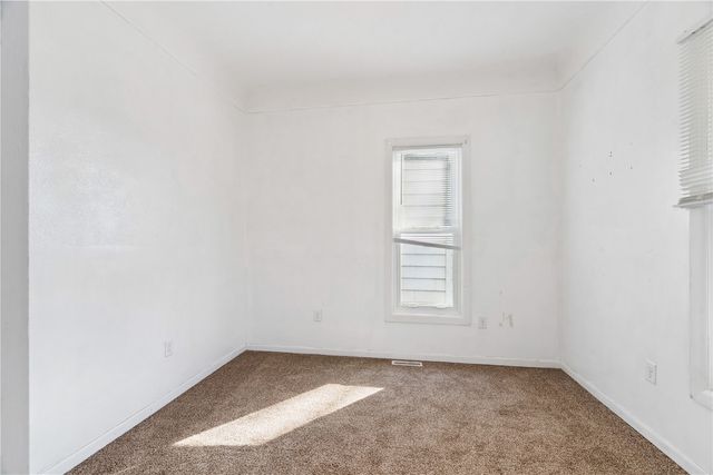 452 8th Avenue SW, Cedar Rapids, IA 52404