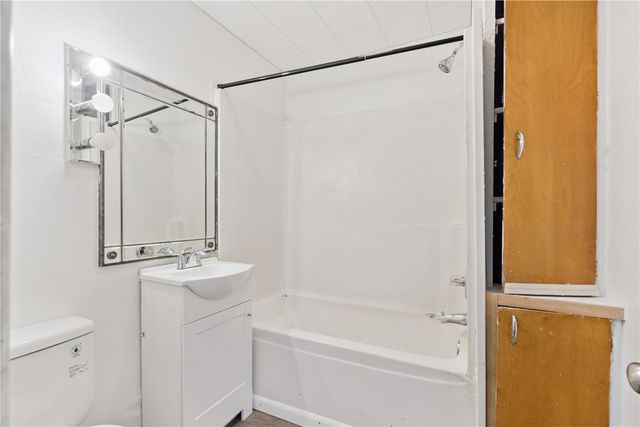 452 8th Avenue SW, Cedar Rapids, IA 52404