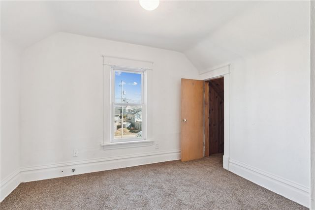 452 8th Avenue SW, Cedar Rapids, IA 52404