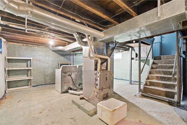 452 8th Avenue SW, Cedar Rapids, IA 52404