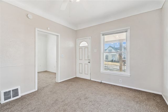 452 8th Avenue SW, Cedar Rapids, IA 52404