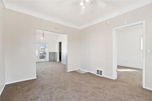 452 8th Avenue SW, Cedar Rapids, IA 52404