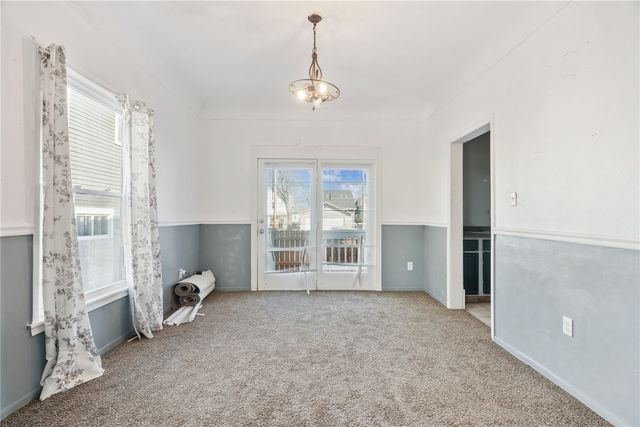 452 8th Avenue SW, Cedar Rapids, IA 52404