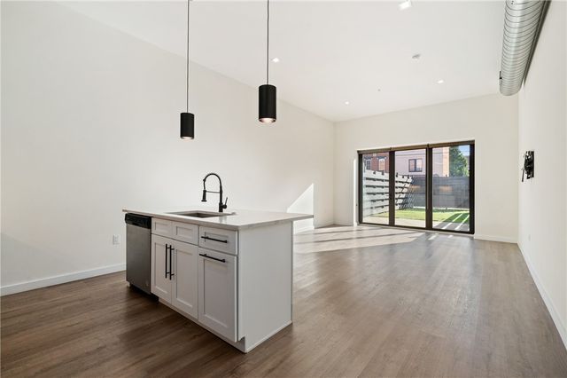 150 S 15th St, South Side, PA 15203