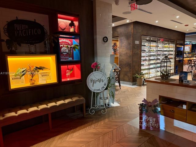 Bell Tower Ln, Weston, FL 33326