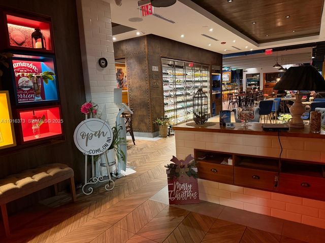 Bell Tower Ln, Weston, FL 33326