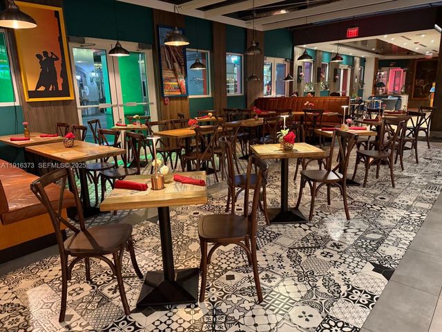 Bell Tower Ln, Weston, FL 33326