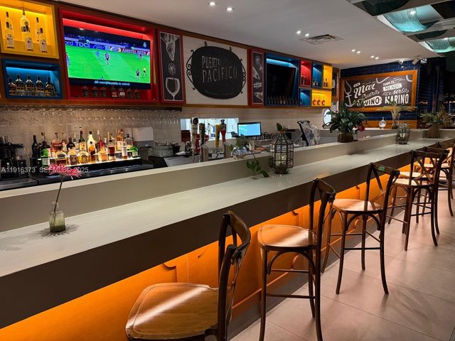 Bell Tower Ln, Weston, FL 33326