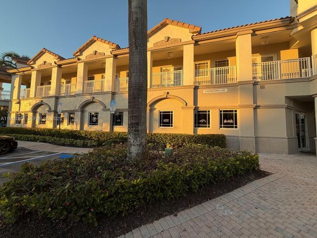 Bell Tower Ln, Weston, FL 33326