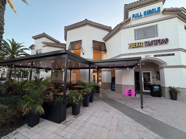 Bell Tower Ln, Weston, FL 33326