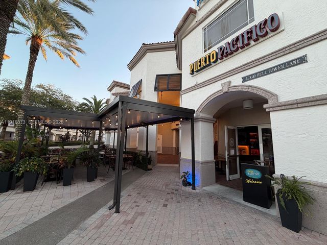 Bell Tower Ln, Weston, FL 33326