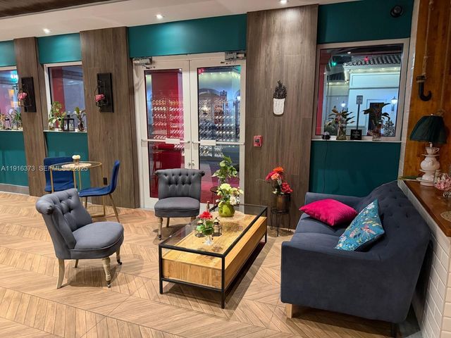 Bell Tower Ln, Weston, FL 33326