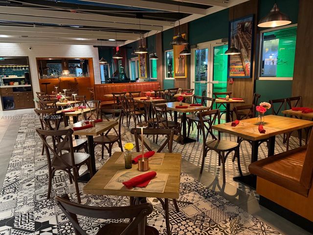 Bell Tower Ln, Weston, FL 33326