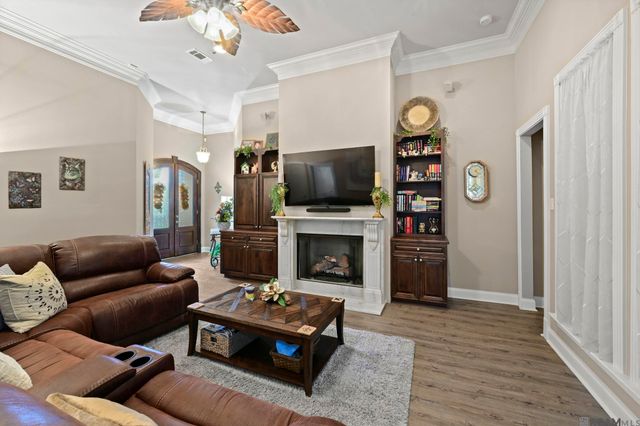 3352 Millbrook Dr, Baton Rouge, LA 70816