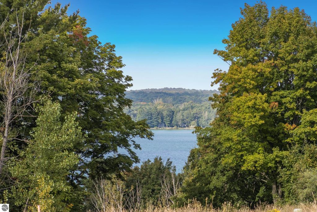 Image 5 of property listing at 4740 E Water View Drive, Lake Leelanau, MI 49653