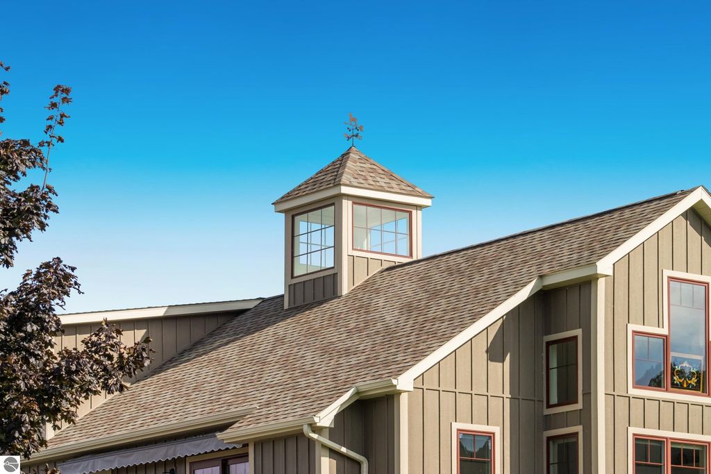 Image 8 of property listing at 4740 E Water View Drive, Lake Leelanau, MI 49653