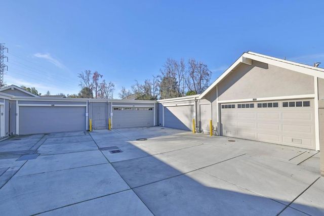 102 Escobar Avenue, Los Gatos, CA 95032